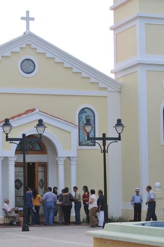 Parroquia Nuestra Señora de la Candelaria, en Lajas. Todos los días de misa, puede encontrase con los parroquianos en el pueblo. / Foto por: Carlos Iván Silva