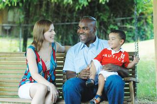 Betsaida García, Carlos Delgado y Carlos Antonio, orgullosos aguadillanos.  / Foto por: Ricardo Alcaraz