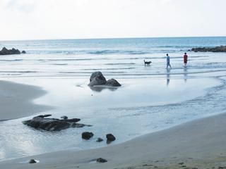 Playa en el área del Parque Colón en Aguadilla. / Foto por: Millie Reyes