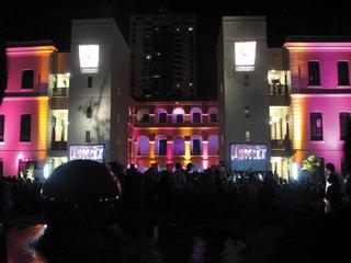 El nuevo Conservatorio de música es pura fiesta. Con mucha frecuencia, ofrece espectáculos gratuitos que es un lujo poder disfrutarlos. / Foto por: Ricardo Alcaraz