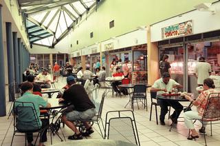 Se encuentra casi de todo en el mercado... además puede degustar platos típicos a precios económicos. / Foto por: Ricardo Alcaraz