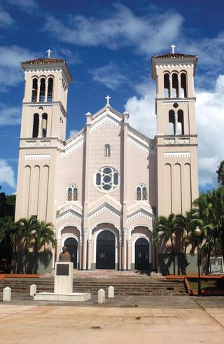 Iglesia del Pilar, una de las más antiguas, en la Plaza de la Convalecencia, Río Piedras. / Foto por: Ricardo Alcaraz