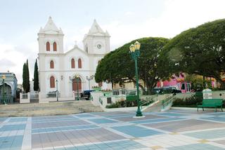 Iglesia católica en el centro del pueblo de Aibonito. / Foto por: Ricardo Alcaraz