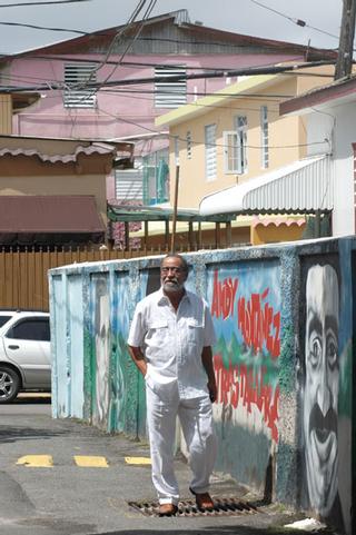 Andy Montañez nos muestra su barrio, Tras Talleres.  / Foto por: Ricardo Alcaraz