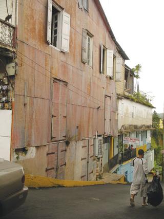 Casa de madera antiigua en el pueblo de Lares. / Foto por: Fernando Silva