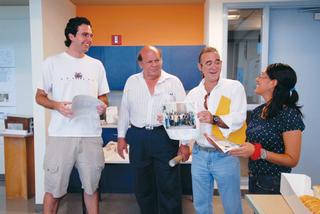 Los estudiantes de la Universidad Nacional Autónoma de México, René Lagarde y Tania Trejo, junto al profesor y director del Taller de Diseño Comunitario, Elio Martínez Joffre, y Jorge Ortiz Colón, arquitecto del Instituto del ICP. / Foto por: Ricardo Alcaraz