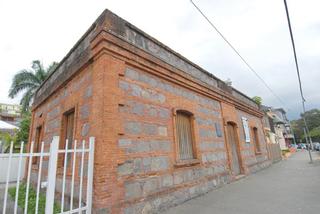 Estructura de casilla de camineros, actualmente Centro Cultural de Cayey Miguel Meléndez Muñoz. / Foto por: Ricardo Alcaraz